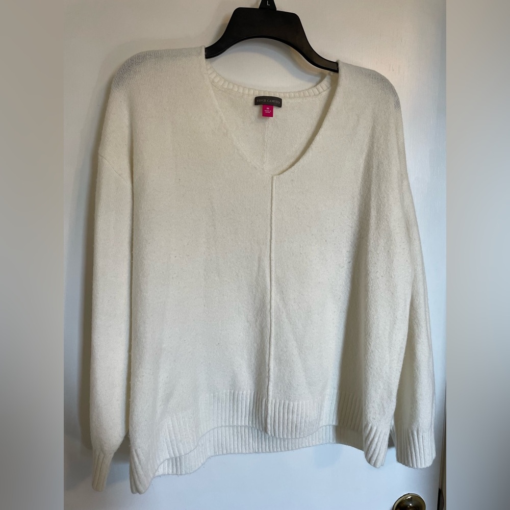 Vince Camuto cream colored soft v-neck sweater, GUC, size Medium